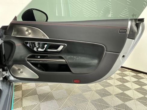 Used 2024 Mercedes-Benz SL 63 AMG 4MATIC image 23