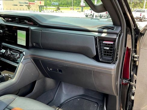 Used 2025 GMC Sierra 2500 AT4 w/ AT4 Premium Plus Package AWD/4WD image 17