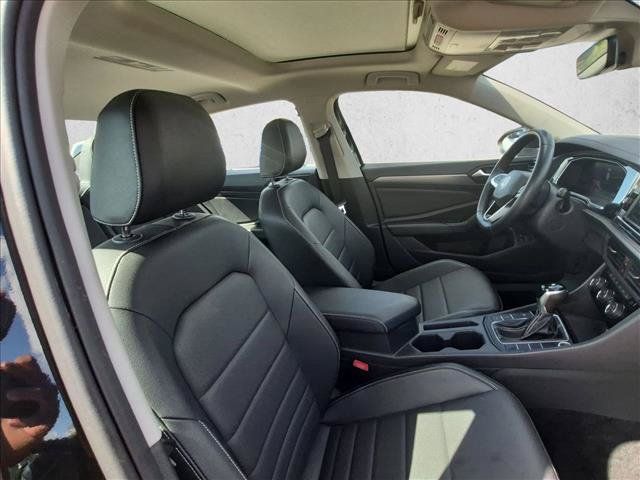 Used 2024 Volkswagen Jetta SE FWD image 17