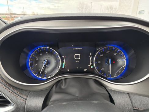 New 2026 Chrysler Pacifica Pinnacle image 12