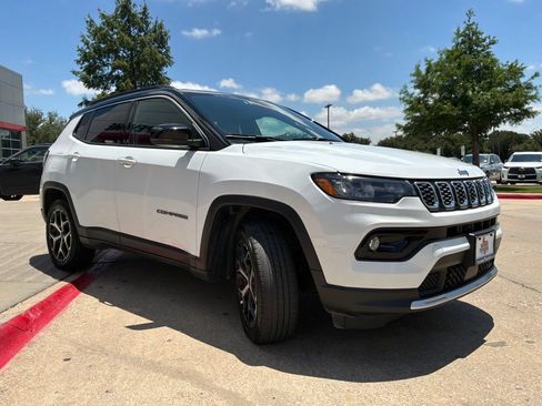 Used 2025 Jeep Compass Limited AWD/4WD image 4