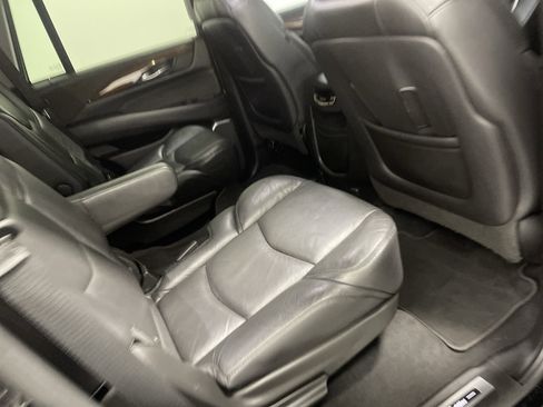 Used 2019 Cadillac Escalade Luxury image 22
