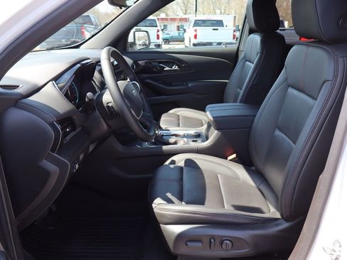 Used 2023 Chevrolet Traverse RS image 4