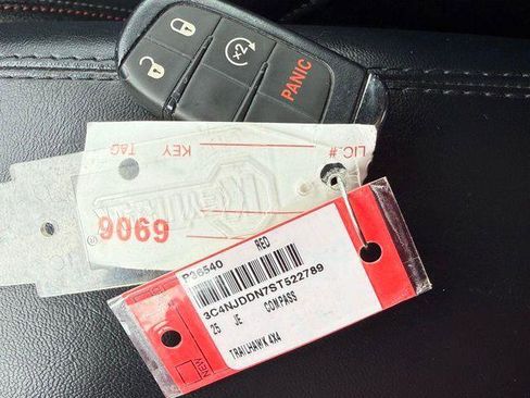 Used 2025 Jeep Compass Trailhawk image 18