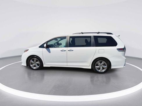 Used 2014 Toyota Sienna SE FWD image 5