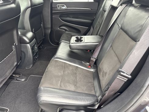Used 2019 Jeep Grand Cherokee Altitude RWD image 16