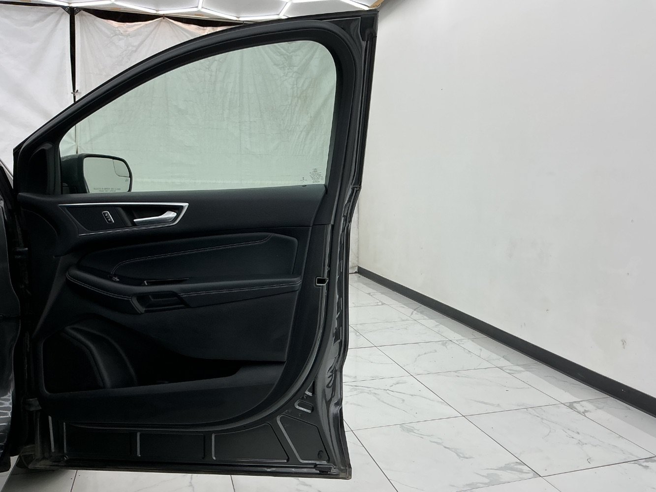 Used 2018 Ford Edge Titanium w/ Technology Package FWD image 19