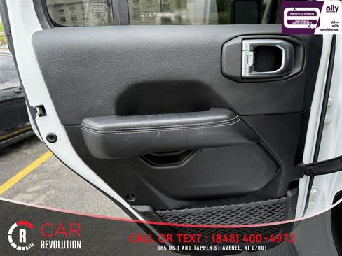 Used 2022 Jeep Gladiator Overland w/ Cold Weather Group AWD/4WD image 32