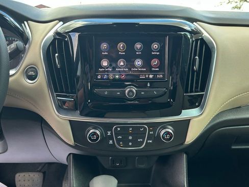 Used 2022 Chevrolet Traverse LS image 25