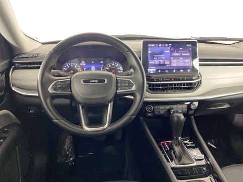 Used 2022 Jeep Compass Limited image 19