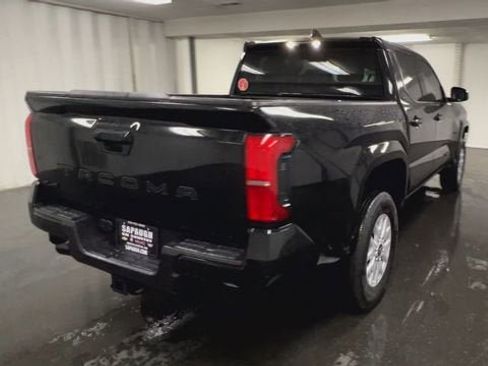 Used 2025 Toyota Tacoma SR5 image 8