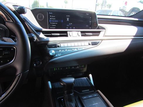 Used 2021 Lexus ES 300h w/ Accessory Package FWD image 15