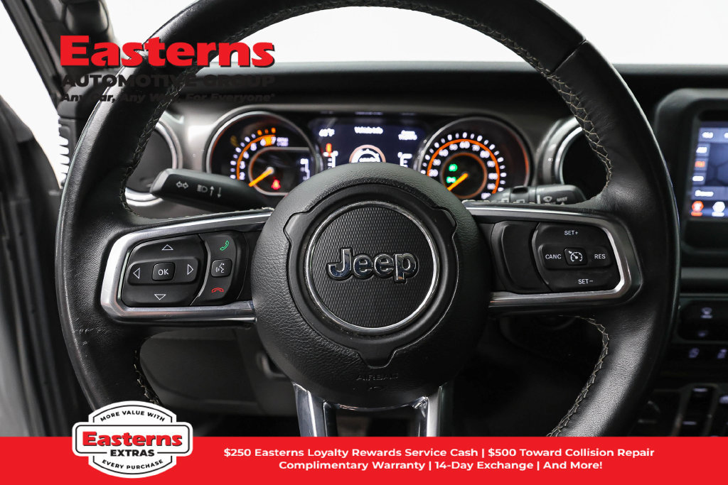 Used 2018 Jeep Wrangler Unlimited Sahara AWD/4WD image 11