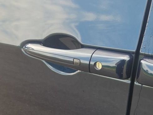 Used 2023 Chrysler Pacifica Touring-L FWD image 25