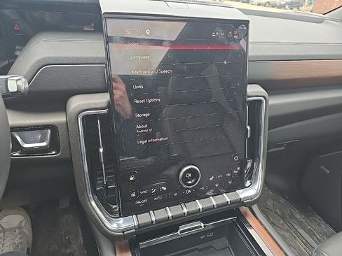 Used 2025 GMC Yukon XL Denali w/ Denali Reserve Package image 27