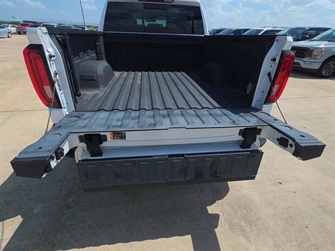 Used 2022 GMC Sierra 1500 SLT AWD/4WD image 10