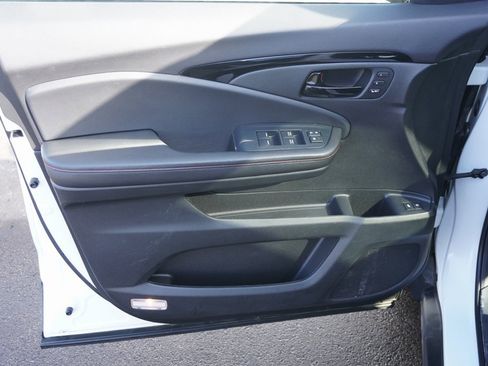 Used 2024 Honda Passport Black Edition image 12