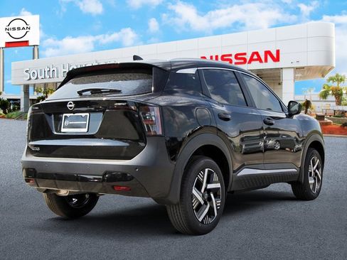 New 2026 Nissan Kicks SV image 4