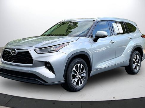 Used 2021 Toyota Highlander XLE FWD image 4
