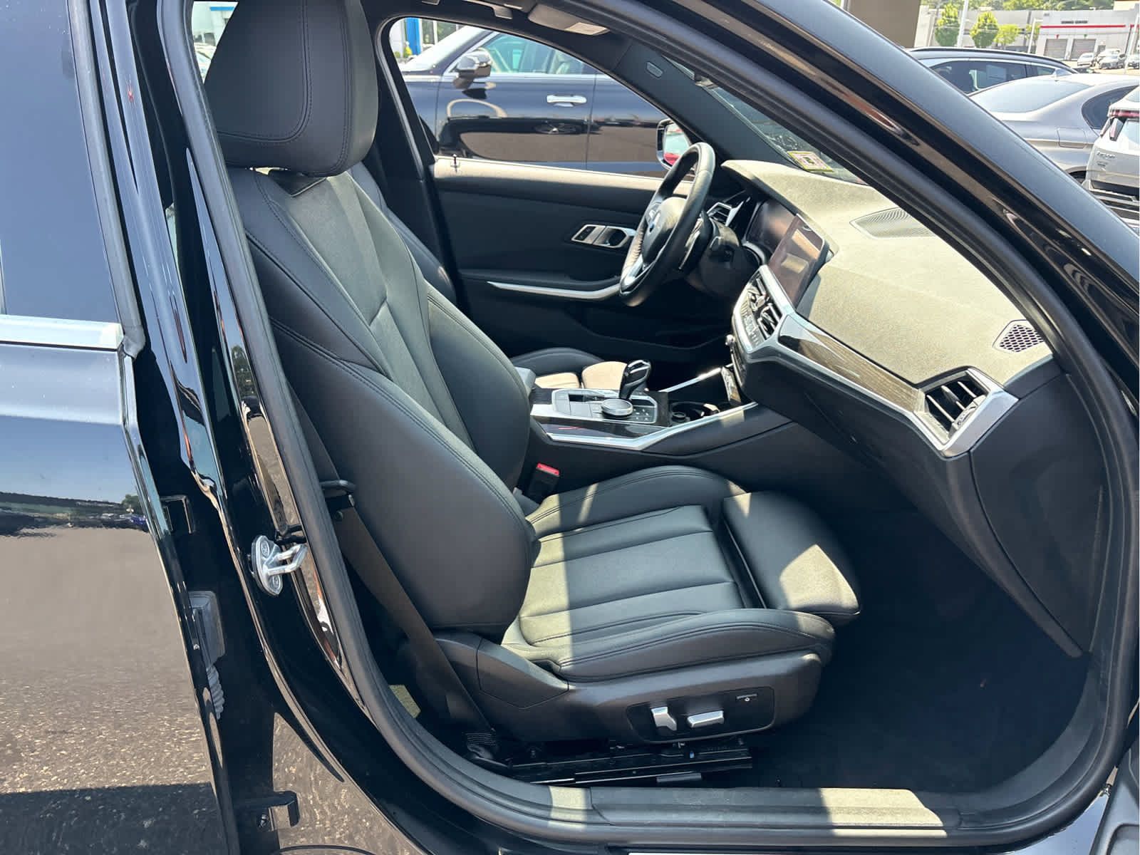 Used 2019 BMW 330i xDrive Sedan w/ Driving Assistance Package AWD/4WD image 23