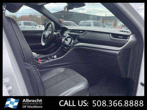 New 2025 Jeep Grand Cherokee Altitude image 20