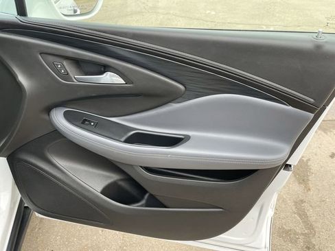 Used 2020 Buick Envision Essence image 16