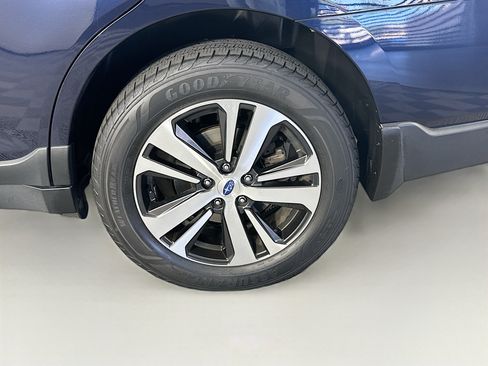 Used 2018 Subaru Outback 2.5i Limited AWD/4WD image 11
