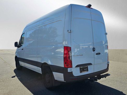 Used 2025 Mercedes-Benz Sprinter 2500 image 5