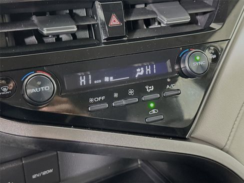 Used 2024 Toyota Camry SE image 16