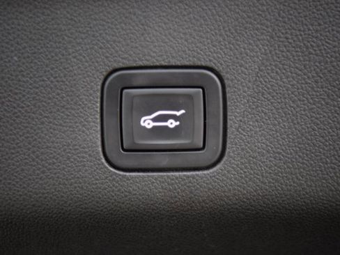 Used 2024 Chevrolet Suburban High Country image 24