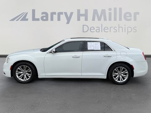 Used 2016 Chrysler 300 C RWD image 2