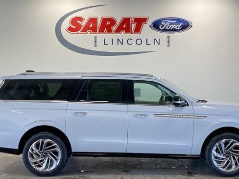 New 2026 Lincoln Navigator L Reserve image 8