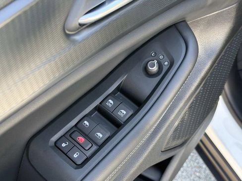 Used 2024 Jeep Grand Cherokee Laredo image 21