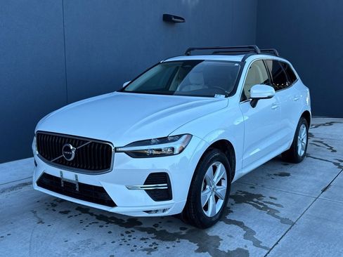 Used 2022 Volvo XC60 B5 Momentum image 1