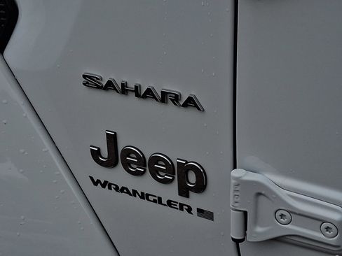 Certified 2023 Jeep Wrangler Unlimited Sahara w/ Cold Weather Group AWD/4WD image 33