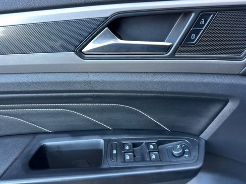 Used 2020 Volkswagen Atlas Cross Sport SEL image 8