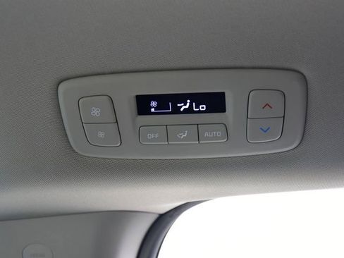 Used 2024 Kia Carnival EX FWD image 16