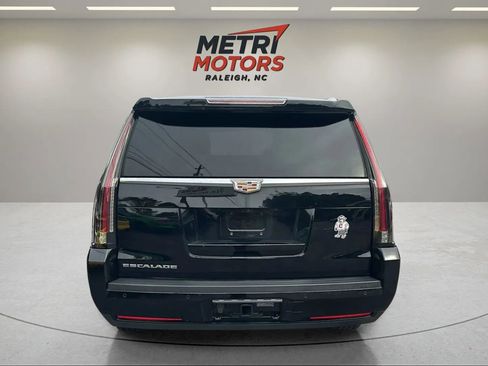 Used 2019 Cadillac Escalade ESV Premium Luxury image 9