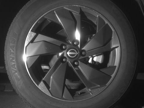 Used 2025 Nissan Rogue SV FWD image 13