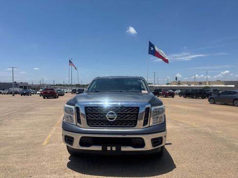 Used 2018 Nissan Titan SV w/ SV Convenience Package RWD image 5