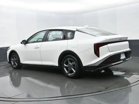 Used 2025 Kia K4 FWD image 9