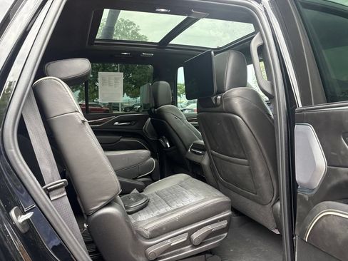 Used 2024 Cadillac Escalade Sport Platinum w/ LPO, ONYX Package AWD/4WD image 24