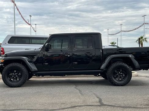 Certified 2022 Jeep Gladiator Willys image 11