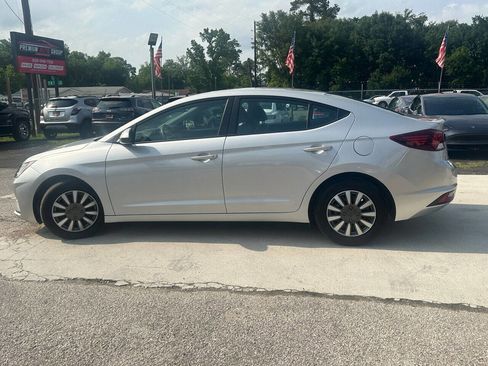 Used 2019 Hyundai Elantra SE image 9