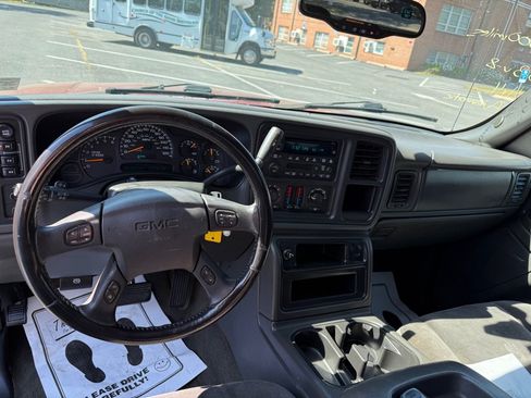 Used 2005 GMC Sierra 1500 SLE w/ Safe And Sound Package AWD/4WD image 6