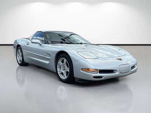 Used 1997 Chevrolet Corvette Coupe RWD image 1
