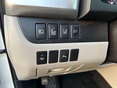 Used 2016 Toyota Highlander Limited w/ Driver Technology Package image 18