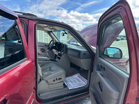 Used 2004 Chevrolet Suburban LT w/ Preferred Equipment Group image 12