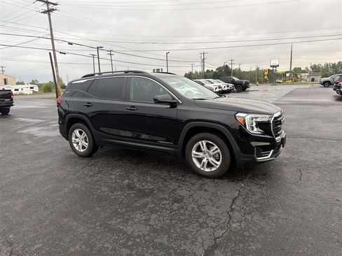 Used 2024 GMC Terrain SLE w/ Driver Convenience Package AWD/4WD image 2