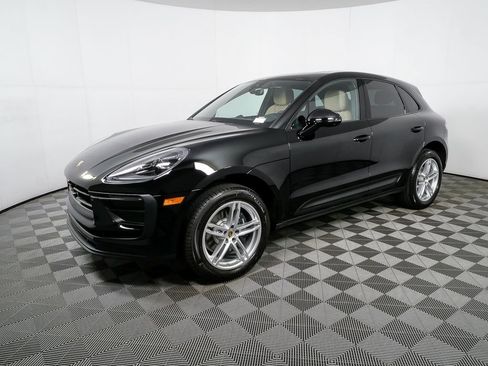 New 2026 Porsche Macan image 2